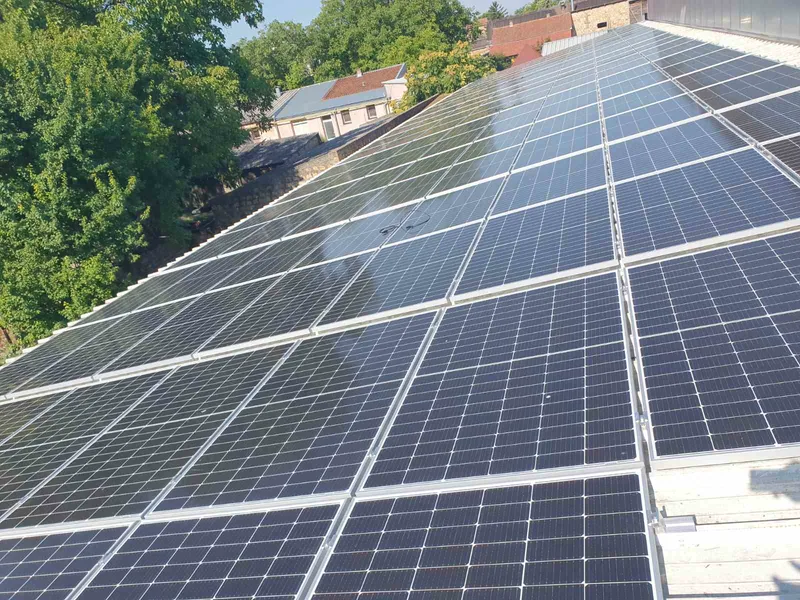 Solarna elektrana na krovu poslovnog objekta